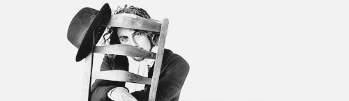 aaronjohnsonsource:  Aaron Johnson + black&amp;white photoshoots   di che stiamo