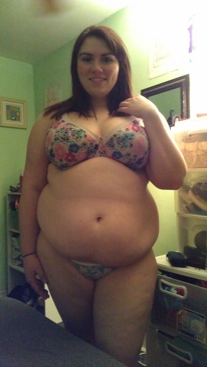 chilly-down:  chilly-down:  Excuse my fat babeness.  Me on my dash!  &lt;3
