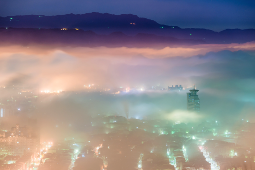 nubbsgalore:taipei glows under a blanket fog in these photos by wang wei zheng. (see also: dubai)