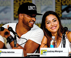 shadow-moon:That awkward moment one of ur close friends @linzzmorgan doesn’t know ur Twitter h
