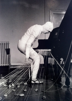 vivipiuomeno1:  Walter Marchetti art. - J’aimerais jouer avec un piano qui aurait une grosse queue, 1975 