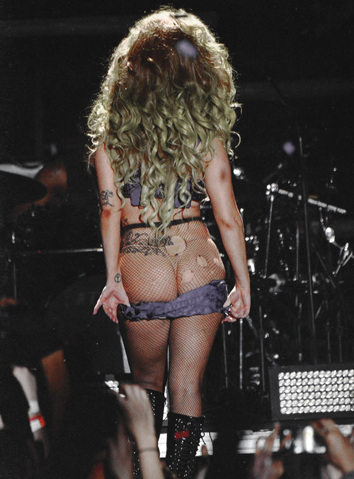 Lady gaga wardrobe malfunction