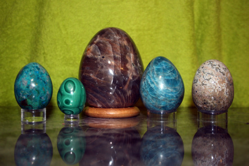 Some colorful easter eggs for your dash!  They’re made of chrysocolla, malachite, moonstone, apatite