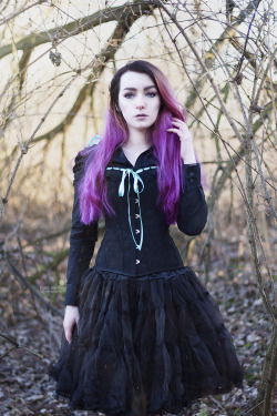 xsilverwolfie:  Model: @xsilverwolfieCorset &amp; Skirt: @corsetsuk