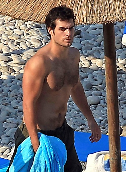 301francesca: Henry, shirtless during the filming of The Cold Light of Day. How beautiful is this m