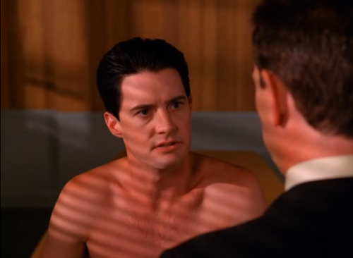 woozapooza: HOW am I supposed to pay attention to the plot when Dale Cooper is on screen if he can&r