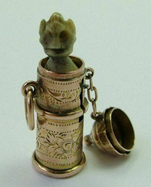 apenitentialprayer:wike-wabbits:Victorian 9ct gold temperance charm with a pop up bone devilI’m losi