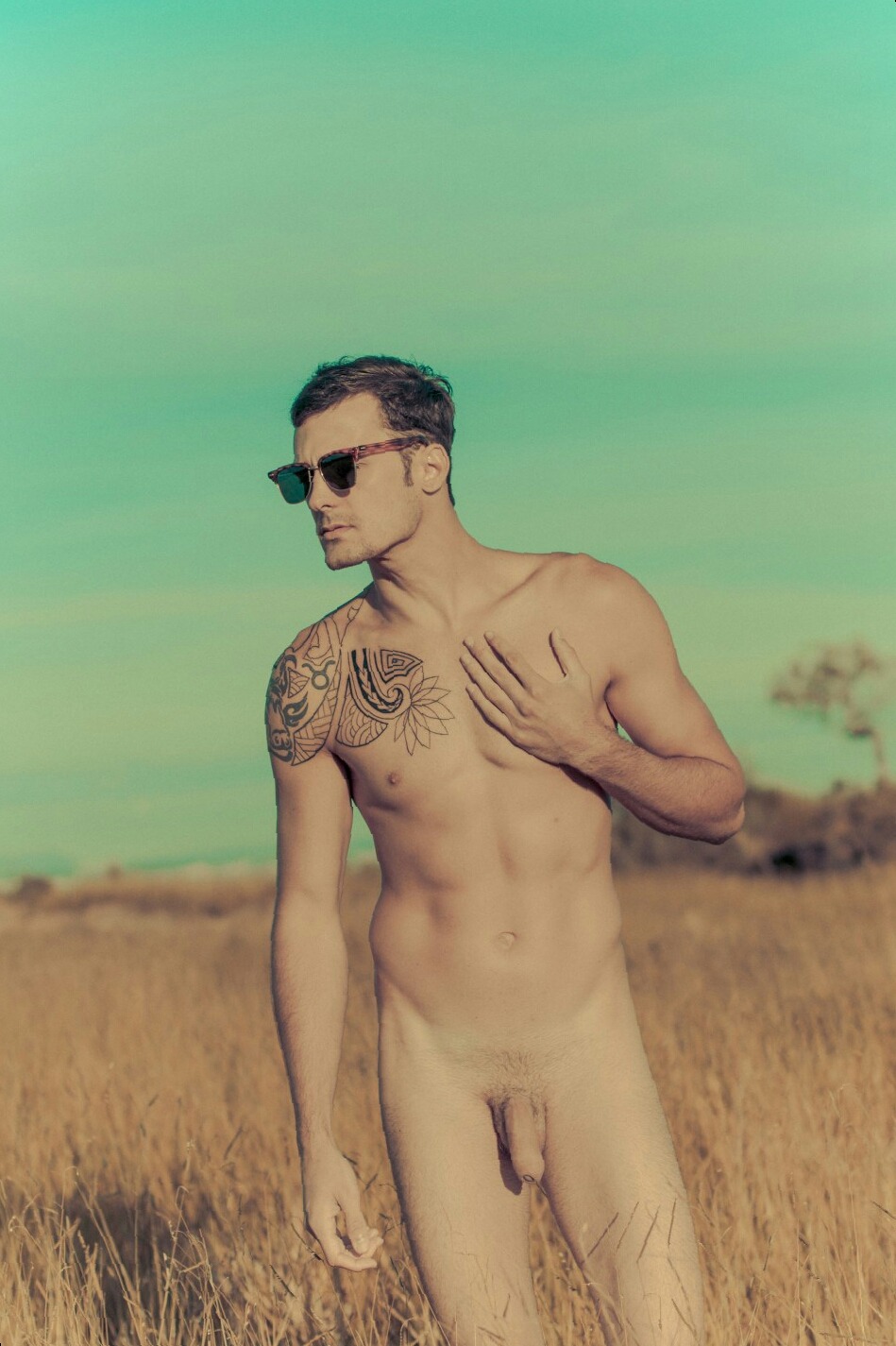 gonakedco:  boyswithoutbriefs:Naked outback gonaked.co   men’s social nudity |