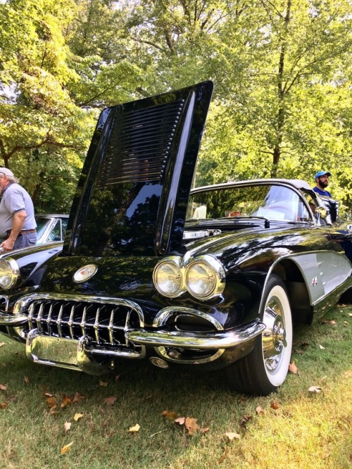 1958 ragtop Corvette sporting a 283. Not sure of which of the 4 engine options in the 283 this car h