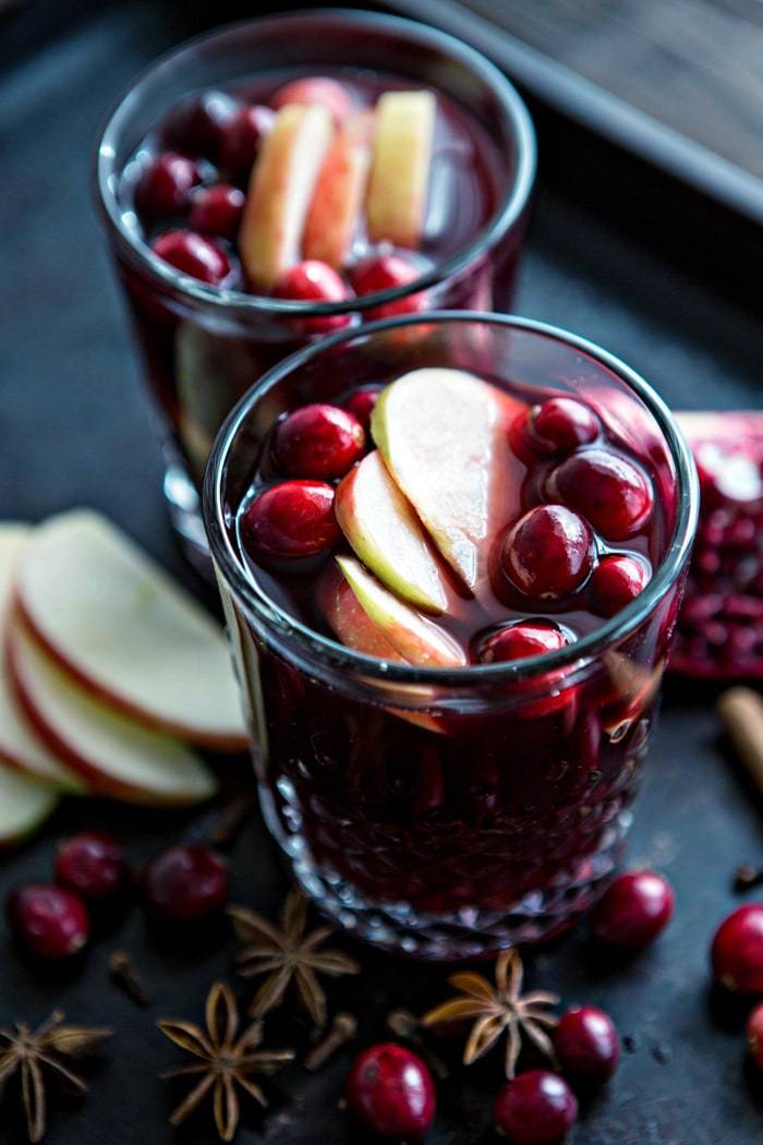 foodffs:  SPICED POMEGRANATE APPLE CIDER MULLED WINEFollow for recipesGet your FoodFfs