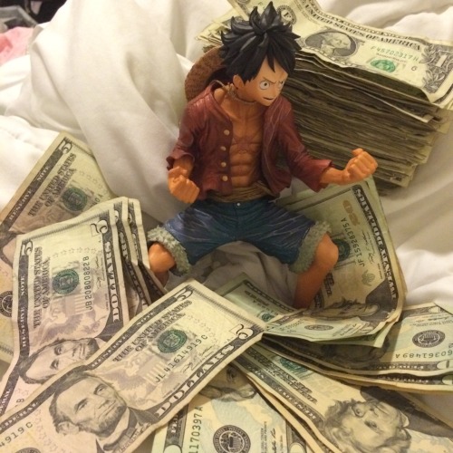 rmillan81:  dolflamingo:  Reblog money luffy in the next 20 seconds or you’ll be broke for life  I hate one piece.. But give me money pls 