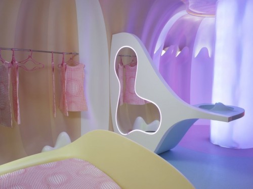 y2kaestheticinstitute:  ‘Smart-ologic Corian Living’ exhibition by Karim Rashid (2010)