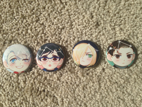 Oh yea! I have buttons now too! I’ve got Yuri on Ice, Mystic Messenger, Boku no Hero, and some origi
