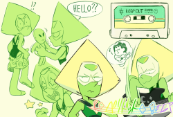 peridotissuffering:  by HoneSk1   my peridot~ &lt;3 &lt;3 &lt;3