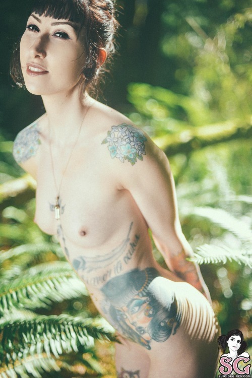 justinkedbabes:  Faline. Follow justinkedbabes.tumblr.com