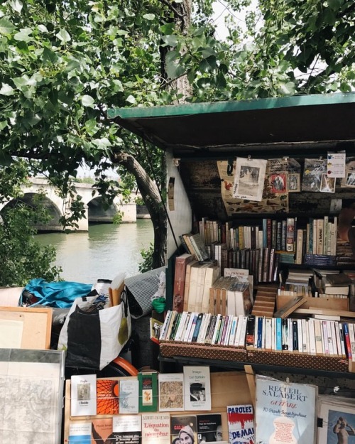 bookbaristas:Never too early for a #bookbaristastravels #tbt(at Paris, France)