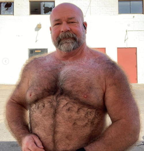 falcon73: bear-republic: sexy furry daddy  Love him!!!