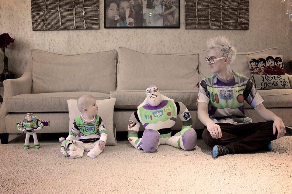 carriehopefletcher:  isleptwithdannyjones:  THIS IS SO CUTE I NEED PROFESSIONAL HELP???????
