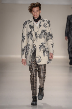 grabyourankles:  model walks for João Pimenta autumn/winter 2015 at São Paulo Fashion Week