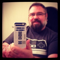 remixcub:  Astromech iPhone case from my baby!  😍