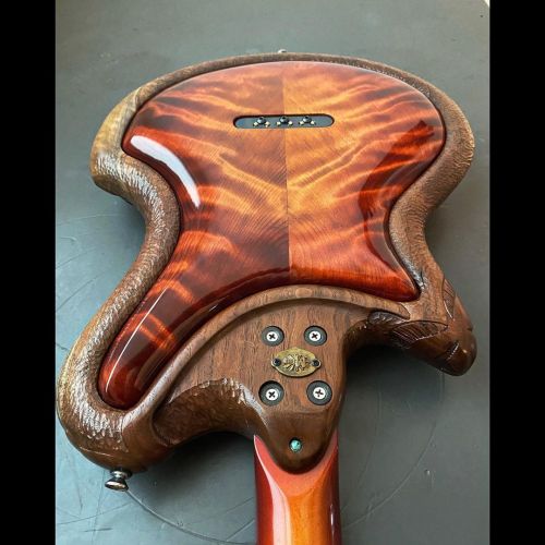 M-tone Riptide! Here is a cool commission I did about a year ago. Walnut and redwood. #handmadeguita