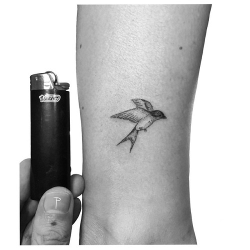 . . . . . #handpoked #swallow #tattoo #handpoketattoo #sticknpoke #stickandpoketattoo #machinefreeta