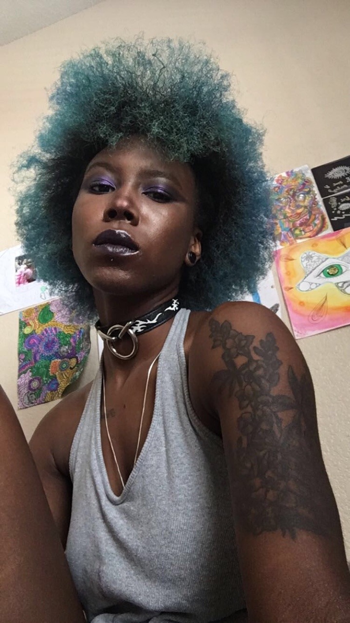 blackgothgirls:  💚