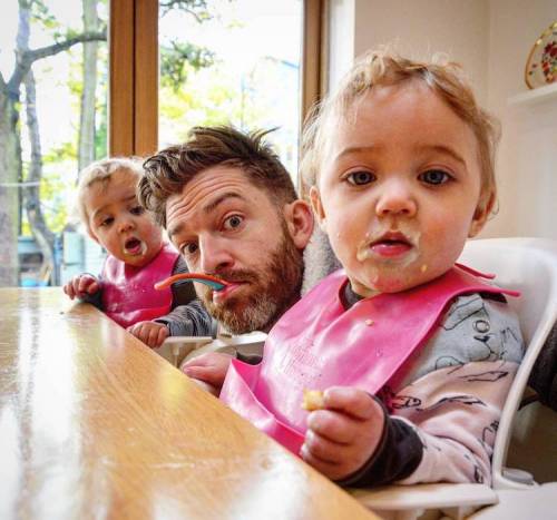 mymodernmet:Dad of Four Young Daughters Captures Hilariously Honest Acts of Parenting