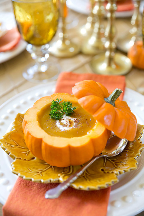 magicalfoodtime: (via Pumpkin Bisque in a Pumpkin Shell - Pizzazzerie)