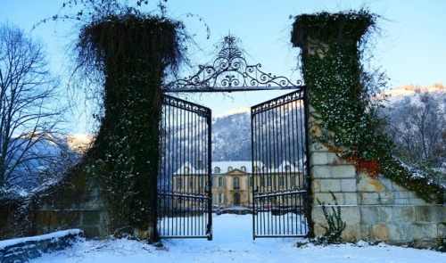 Chateau de Gudanes, FranceMore pictures and read about the family that ended up restoring it herehtt