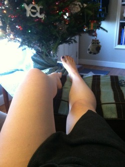 pillowgirls:  mycloudyskies:  A ginger’s morning  I’ve been getting very turned on by thighs lately.