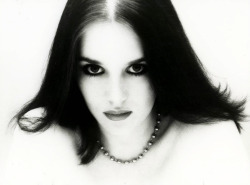 mabellonghetti:  Isabelle Adjani photographed