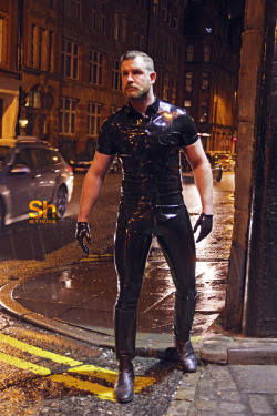 slyhands:  Kinky Advent door No.17Oh the weather outside is frightful!Shoot by Sly HandsManchester, UK 