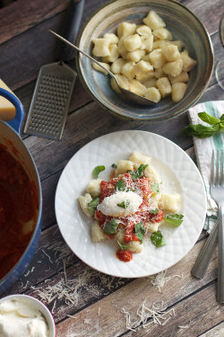 foodiebliss:  Gnocchi &amp; Simple SauceSource: Runway ChefWhere food lovers unite. 