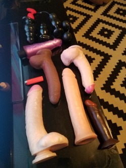 dildowife:  Wow! Nice collection! Nicer pussy! Thank you for the submission!! 😘😘 www.tennesseecouple.tumblr.com dildowife (‿!‿)