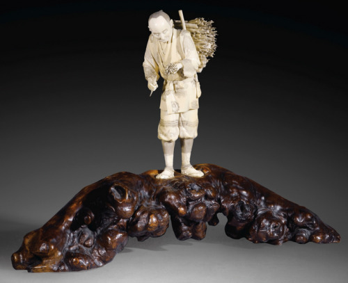 A LARGE TOKYO-SCHOOL IVORY OKIMONO OF A PEDDLER, SIGNED MUNEAKI, JAPAN, MEIJI PERIOD (1868