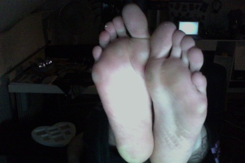 My feet on webcam? Do u want See more? Cum of my feet lick my feet, socks removal And tease And all 