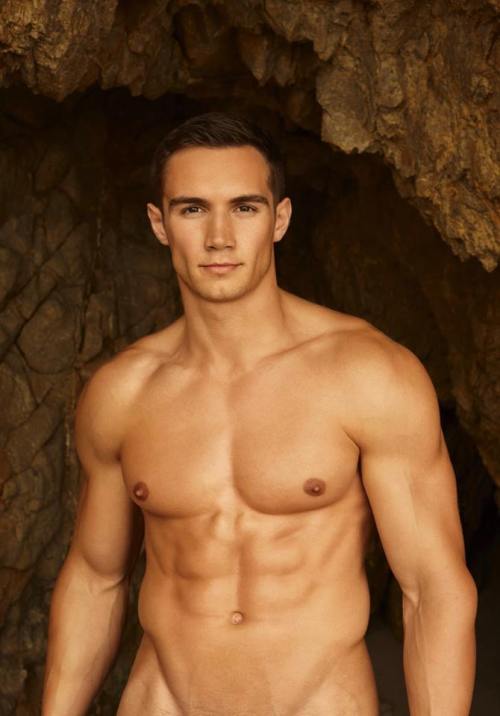 abspacked:  HE… HES JUST SO PRETTY.
