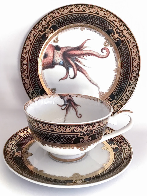 apolonisaphrodisia:Stunning Black and Gold Squid Plate or Cup/Saucer SetShop here : AngiolettiDesign