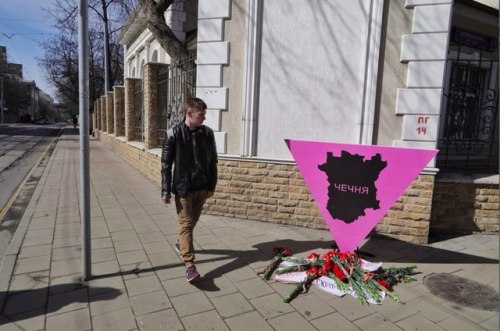 gay-propagandist:A memorial installed by Russian LGBT-activists in front of Chechnya’s office in Mos