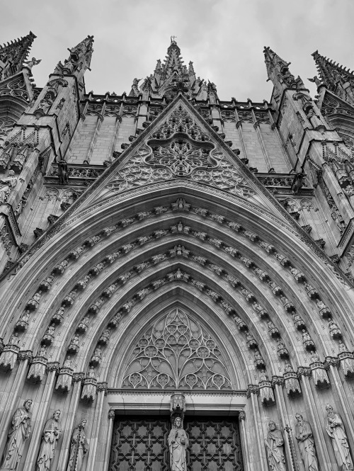 Tímpano, catedral - Tímpan, catedral, Barcelona, 2019.