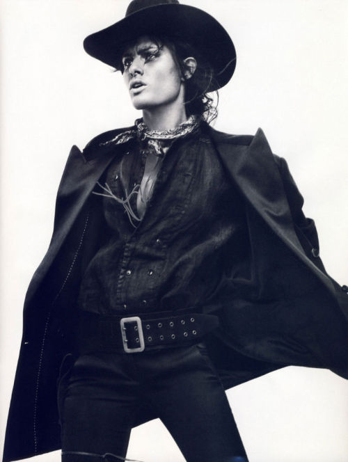 eljackinton:  sirensongfashion:  Isabeli Fontana by David Sims for Vogue Paris April 2011  