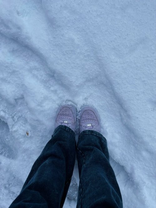 西村菜那子さんのツイート: 雪なのに靴の戦闘力ゼロ。 https://t.co/Hf8t2wq9VY