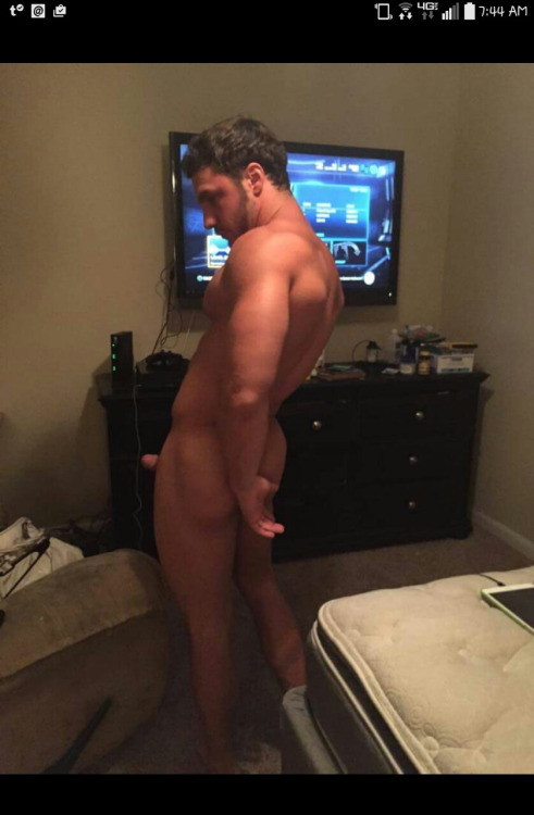 guyswithiphones-nude:  Photo http://ift.tt/1bHkUpB