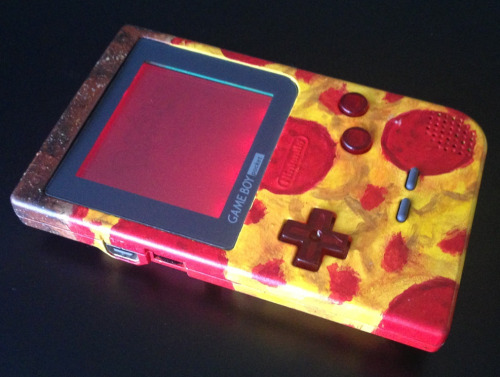 tinycartridge:  Pepperoni Pizza Game Boy Pocket Reminds me of this quote from former Nintendo president Hiroshi Yamauchi:  “If the Game Boy looks like a pizza, we will rise to heaven, but if it doesn’t, we will sink to hell.”  NewBanZo painted this