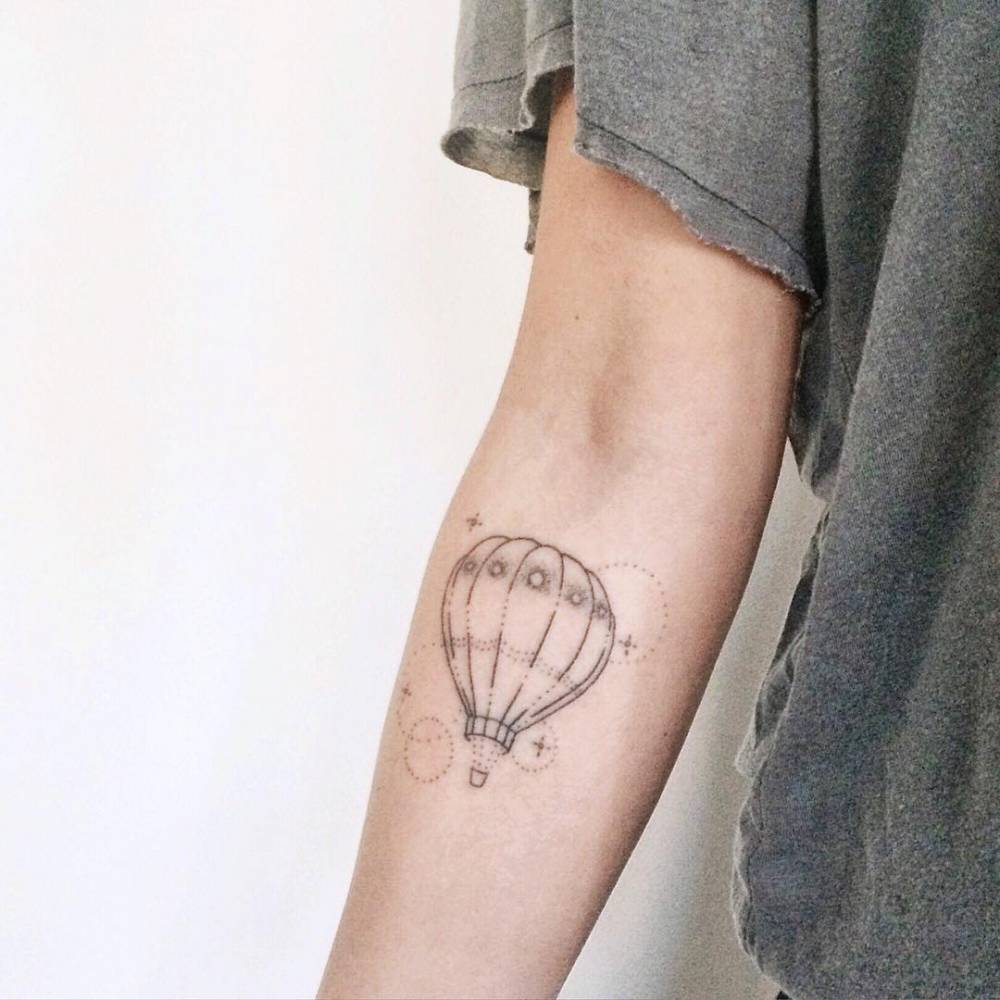 Google Image Result for httpstattoodicomwpcontentuploads201905 SmallHotAirBalloonTattooj  Hot air balloon tattoo Air balloon tattoo  Balloon tattoo