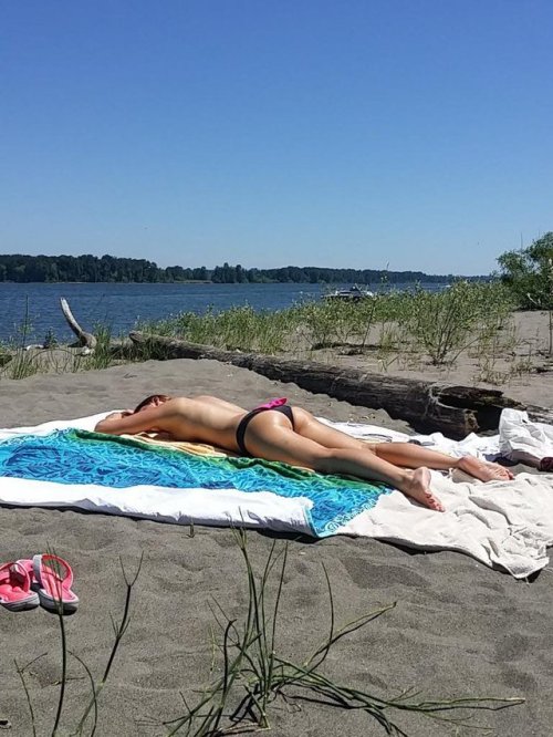 Laying out, Collins Beach, Oregon