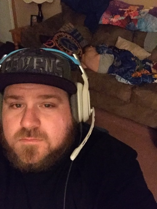 Porn Pics Gaming while the monster sleeps