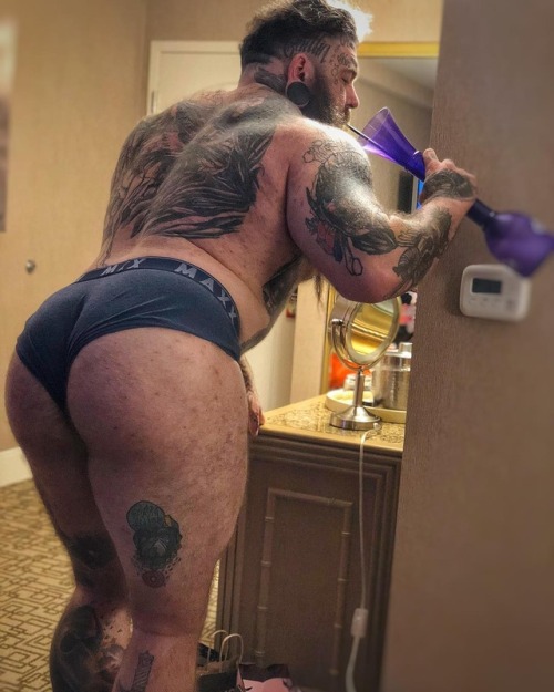 barryelbeardo:  bearmythology:  Rhyss Keane: A freaky and downright scary powerlifter (until you see Anchorman’s Ron Burgundy and Dumb and Dumber’s Lloyd tattoo on his right thigh) and is a huge Stephen King fan? Yes, please. [source: instagram] 