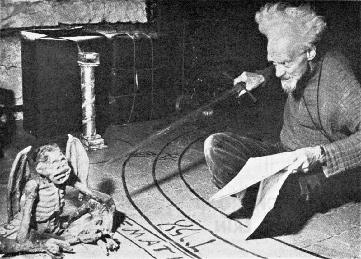 Gerald Gardner - Cercle Wicca. La Wicca est un mouvement religieux basé sur l'«